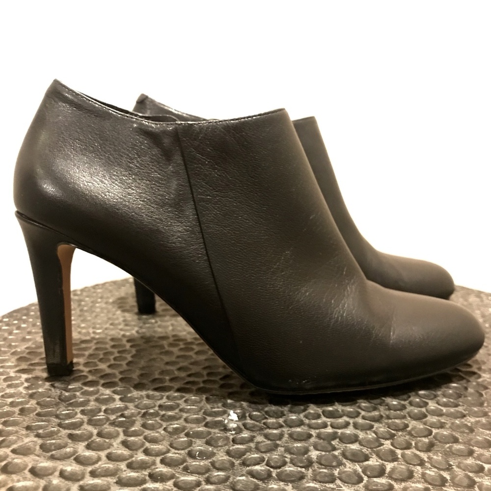 Vince Camuto Black Heel Side zip closure size 7